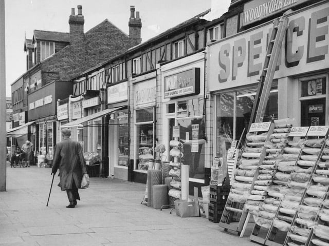 Shoppers in Crossgates pictured in June 1970.