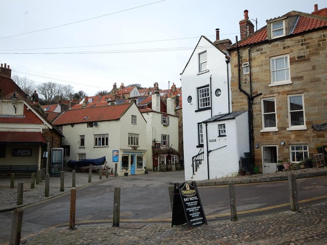 The idyllic location at the bottom of the bank