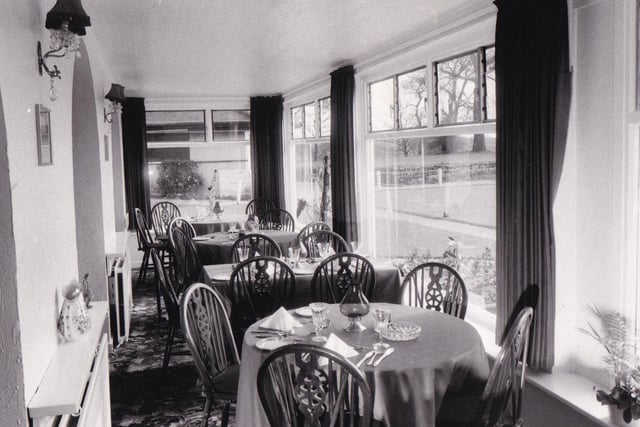 April 1981 and diners enjoyed a view of Roundhay Golf Club at this restaurant on Park Lane.