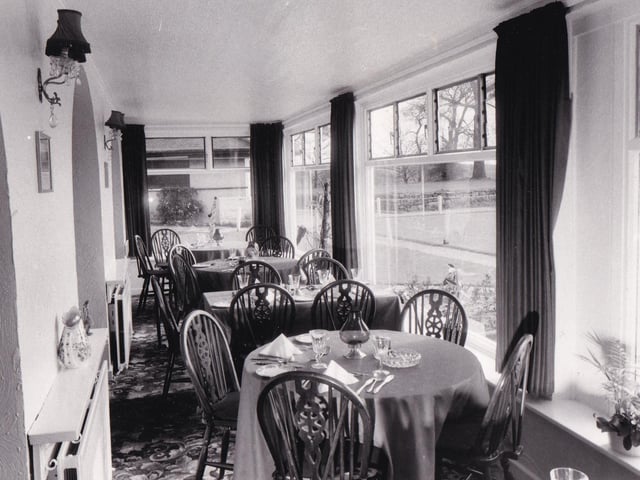 April 1981 and diners enjoyed a view of Roundhay Golf Club at this restaurant on Park Lane.