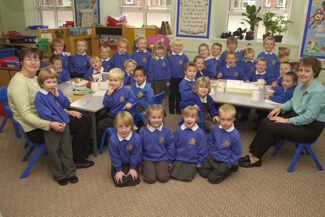 Gladstone Road Infants in 2002, Reception Blue with teacher Anne Marr (right) and Teaching Assistant Pam Lombard (left).
