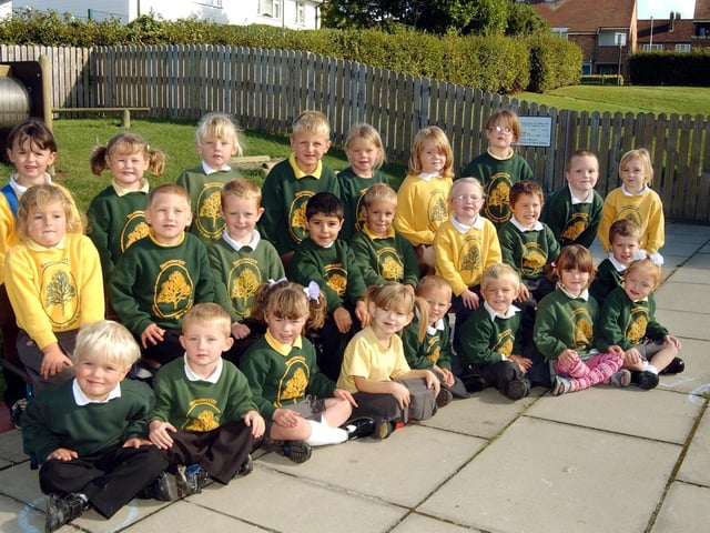 Barrowcliff Infants School in 2003, Mrs Button's Class 3 children.