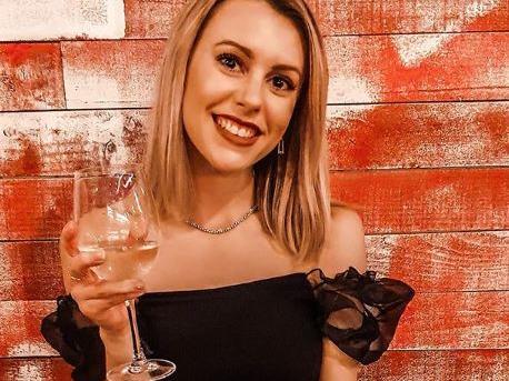 Elisha is a Harrogate woman in her mid-20s, who posts lots of food and drink inspo on Instagram and also writes a blog. She has just bought her first home and shares sneak peeks as she redecorates, as well as style tips. She has 3,674 followers.