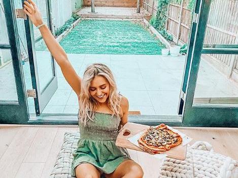 Em Sheldon is a Yorkshire influencer, who won the Cosmo Best Newcomer award. She posts lots of travel, beauty, fashion and fitness inspiration and has 116k followers on Instagram.