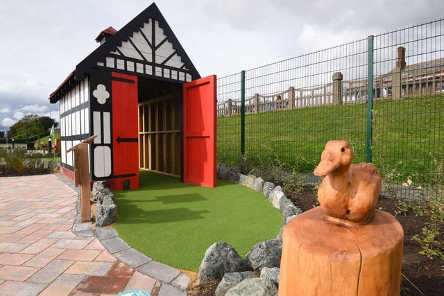 Can you get a birdie at the 10th hole featuring the old Singleton Fire Station? Or is it a ducky?