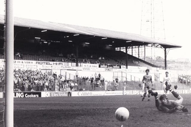 A goal from Andy Ritchie and a Peter Lorimer penalty earned the Whites three points against Oldham Athletic at Elland Road in April 1984.