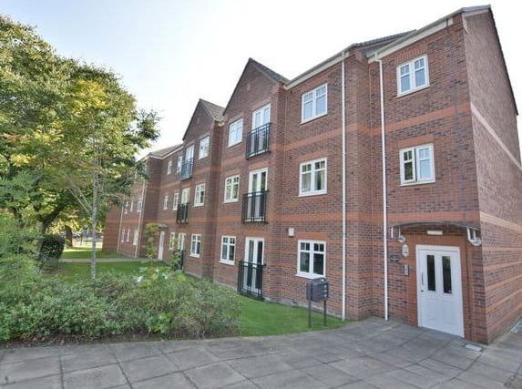 Offered to the market with no onward chain and situated in a popular and highly sought after development in LS17 is this spacious first floor apartment.
Finished to a high specification and well presented throughout this property really does offer spacious and versatile accommodation for an array of buyers.