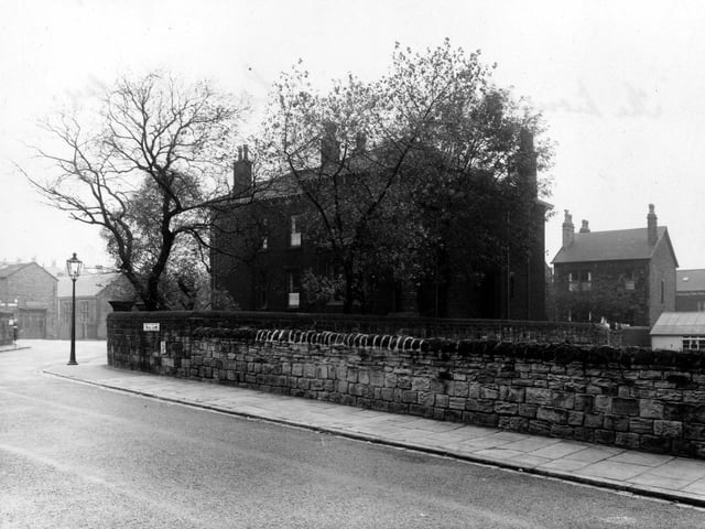 October 1954. Number 40 Strawberry Lane, viewed from Hall Lane. Corner of Church Road visible. Streetlamp on the left.