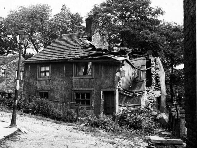 July 1950. Cottages in Tower Lane, Upper Armley. Number 68 is badly damaged.