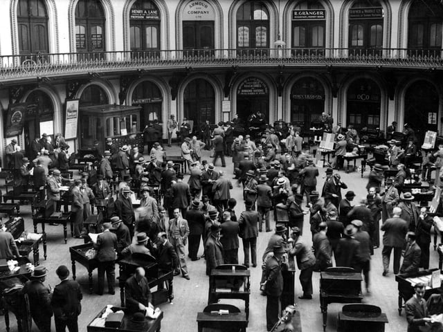 It is one of only three corn exchanges in the UK which still operate as trading centres. The original function was as a gathering place for farmers and merchants to trade grain.