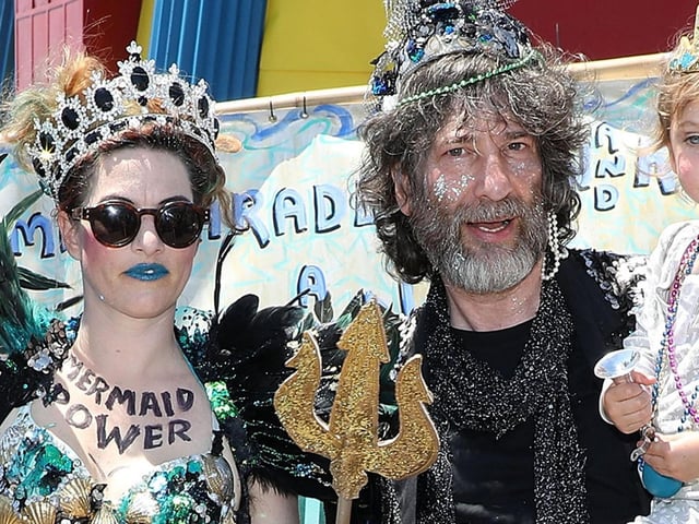 The American singer Amanda Palmer is a huge fan, even releasing a song for the band back in 2008.
Her song, simply titled ‘Leeds United’ was a big hit and proved her loyalty to the team.