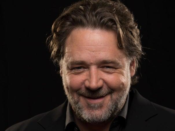 A massive United fan, the Oscar-winning actor Russell Crowe is known for his affinity for the team and has talked about how he fell in love with the team from across the globe.