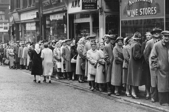 Hundreds of people queued in Albion Street in October 1959 for next year's holidays.