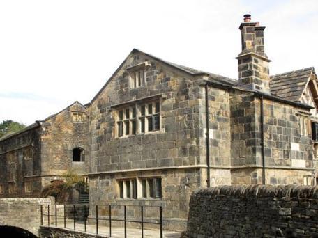 Legend says that outlaw Robin Hood is buried in grounds of old Kirklees Priory. In 1924 a tenant farmer was suddenly knocked to the ground as he walked near the grave. He saw a figure in the gatehouse window holding a bow.