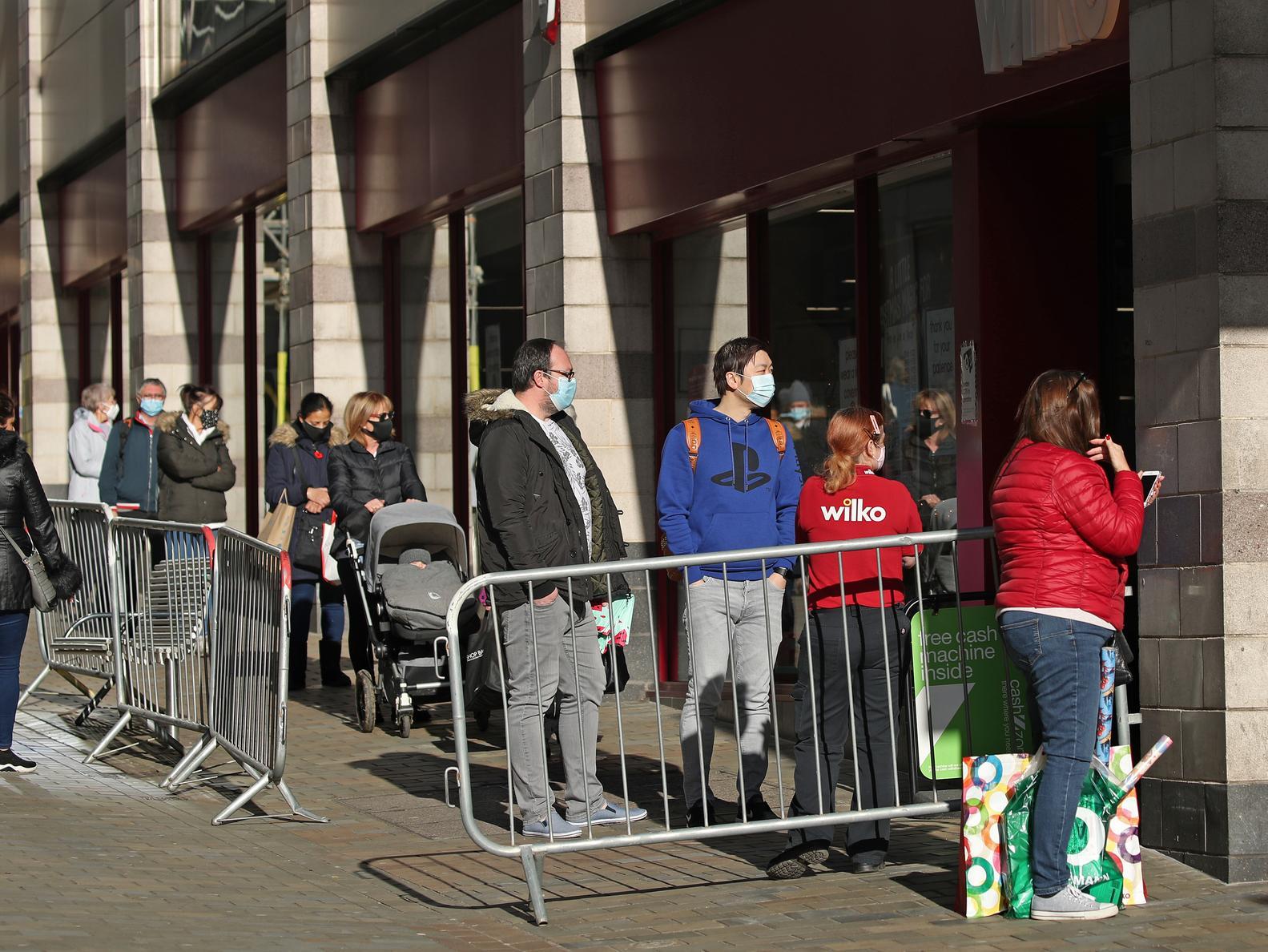 Shoppers queue outside Wilko in Leeds ahead of the national lockdown (Photo: Danny Lawson/PA Wire)
