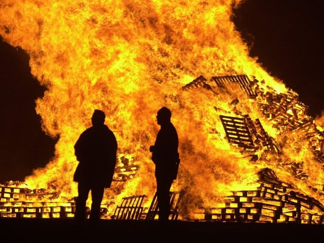 Share your Bonfire Night memories in Leeds down the decades with Andrew Hutchinson via email at: andrew.hutchinson@jpress.co.uk or tweet him - @AndyHutchYPN