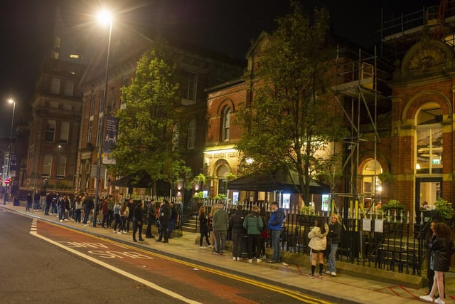 Queues for Wetherspoons on the Headrow