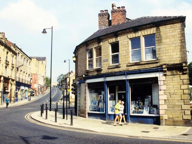 Looking from Scatcherd Hill (Queen Street) towards Morley Bottoms in September 1999.