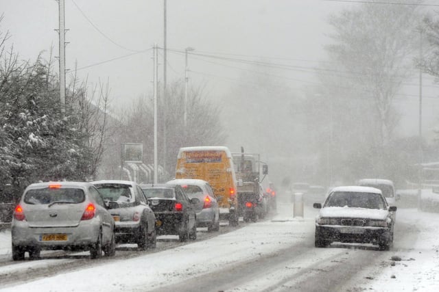 Traffic grinds through heavy snow in Mirfield