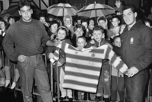 Wigan Rugby League's New Zealand brothers Tony and Kevin Iro switched on the town's Christmas lights in 1988.