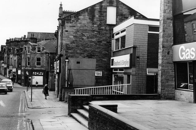 Morley's Queen Street looking towards the junction with Fountain Street in March 1982 From right we can see the Gas Showroom and the Bradford & Bingley Society, then an 1890 building known as The Benefactory, here occupied by Mandy's Wool Centre and Khalid Fashions.