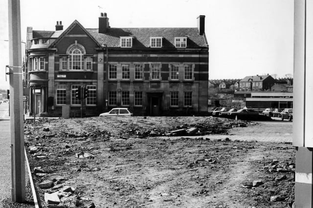 The old Police Station and Library at the junction between Dewsbury Road and Hunslet Hall Road, from across a stretch of barren land. Pictured in April 1982.