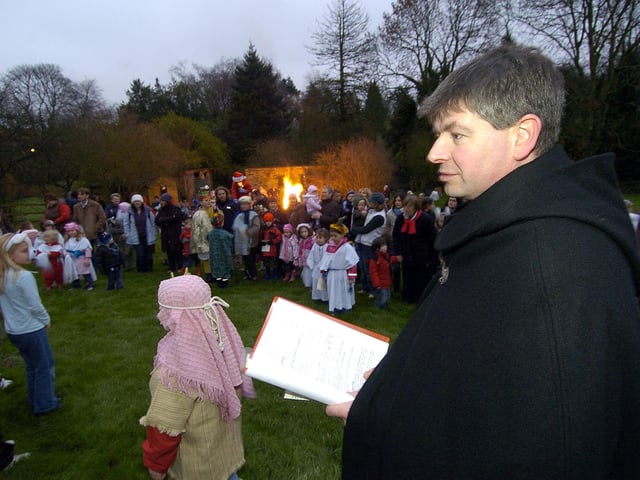 Rev Alistair Fearnley narrates Scalby nativity to the crowd.