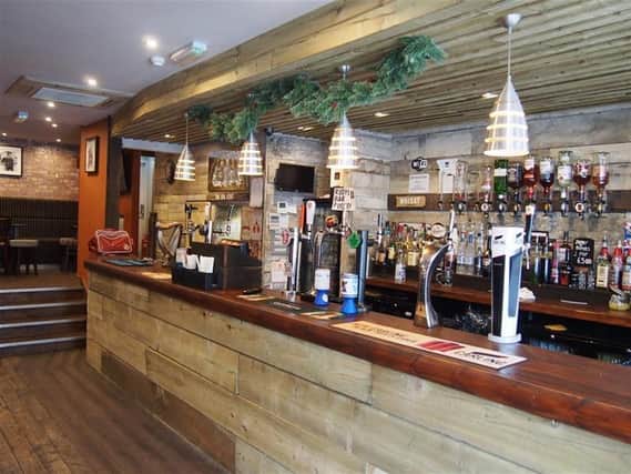 An excellent opportunity to acquire this town centre circuit drinks bar.