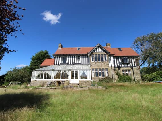 The property is located on the southern edge of the village, with open, uninterrupted views over the moor.