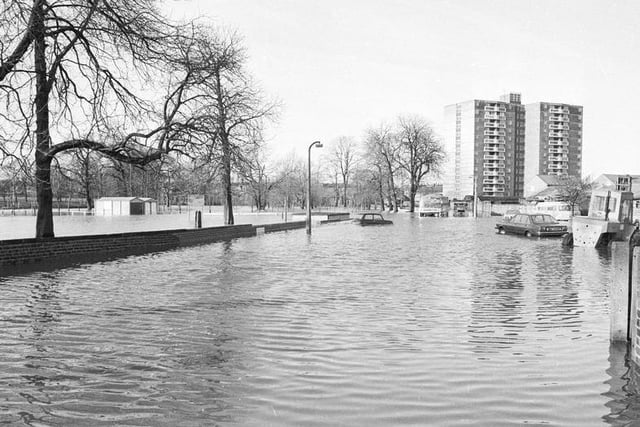In December 1983, the city was badly flooded, with many houses and roads badly damaged.