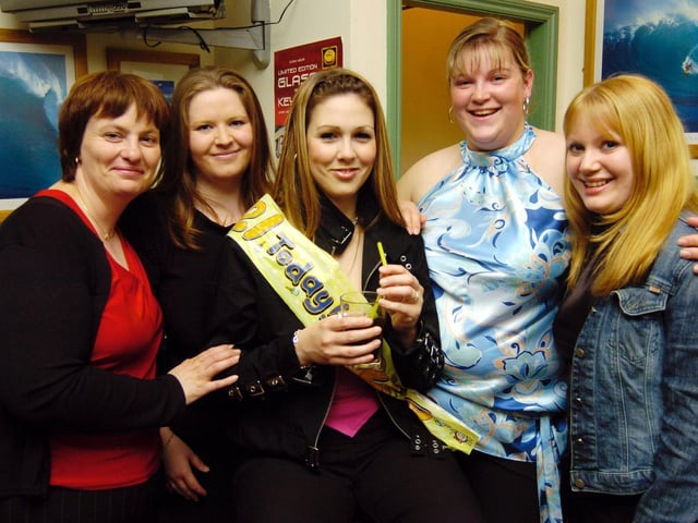 Birthday girl and friends in 2004, but who are they ?
