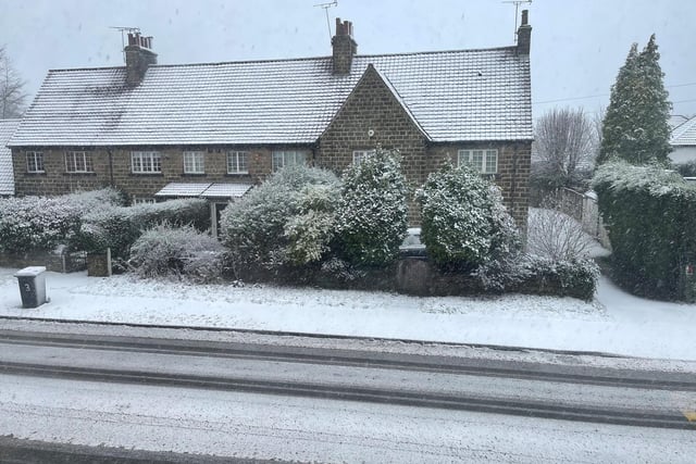 Snow starting to setlle in Alwoodley.