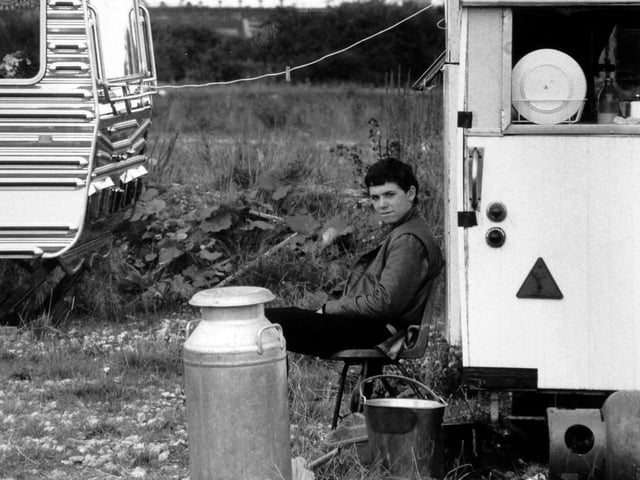 August 1986. View of a roadside site in Leeds used by gypsies and travellers. There was no piped water supply so water was brought in churns from sympathetic households.