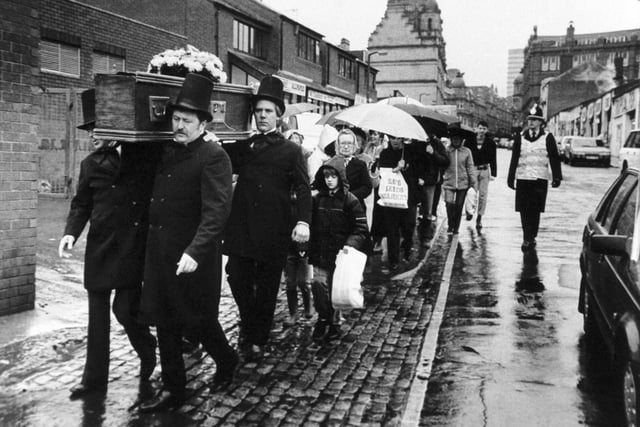 October 1986 and traders dressed as pallbearers delivered a 250,000 signature petition  opposing plans to redevelop Kirkgate Market. They delivered it to Leeds City Council planning officials in a coffin.