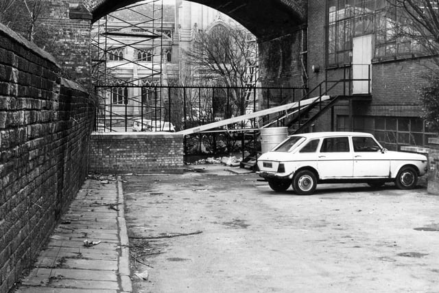 March 1986. Church Lane, a small lane off New York Street at the side of St. Peter's graveyard which is here blocked off by railings in front of the railway bridge.