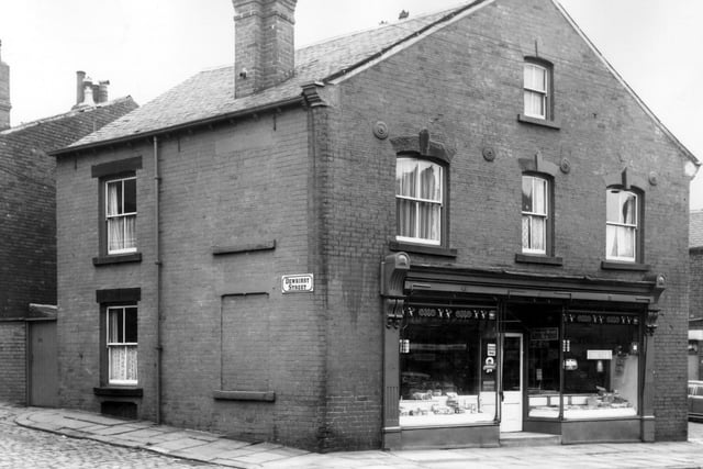 May 1965. The entrance to Dewhirst Street can be seen on the left. This is Storey's grocers displaying bacon, eggs and bread in the windows.