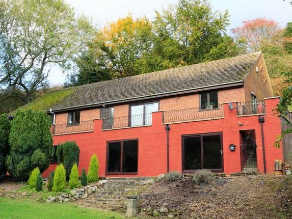 This three bedroom detached property features a open lounge which leads to a balcony as well as its own swimming pool. On the market with Purplebricks - Call024 7511 8874