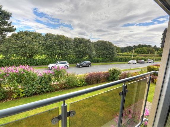 This two bedroom contemporary apartment is located on the north side of Scarborough close to north bay beach and golf course. Bi folding doors opening out onto the juliette balcony. On the market with Hunters - 01723 266898.