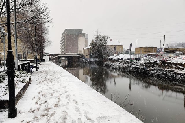Canal in the snow by Steven Lord.