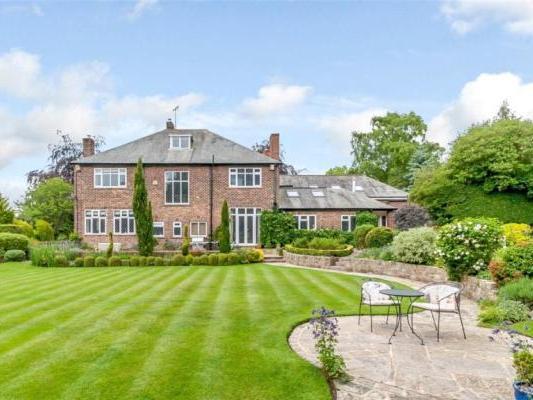 This five bedroom detached home in Sandmoor Avenue, Alwoodley, sold for a whopping £1,425,000 in August 2020., according to the Land Registry. It was last sold in 2000 for £499,000.