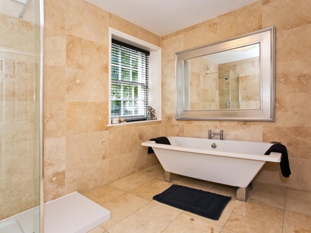 A luxurious bathroom