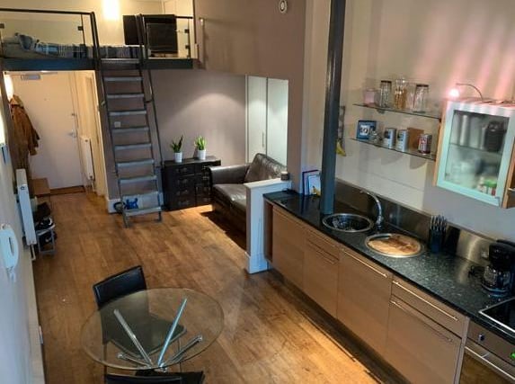 This studio apartment is located in the development of Millroyd Mill in Brighouse. The property has access to a fully equipped gymnasium and swimming pool, which includes a jacuzzi and sauna. On the market with Strike - 0113 482 9379