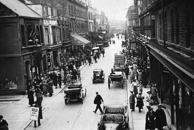 A busy Harrogate shopping street in 1925.