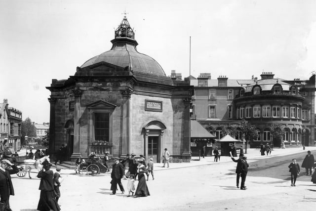The Royal Pump Room and Old Sulphur Well at Harrogate in 1900.