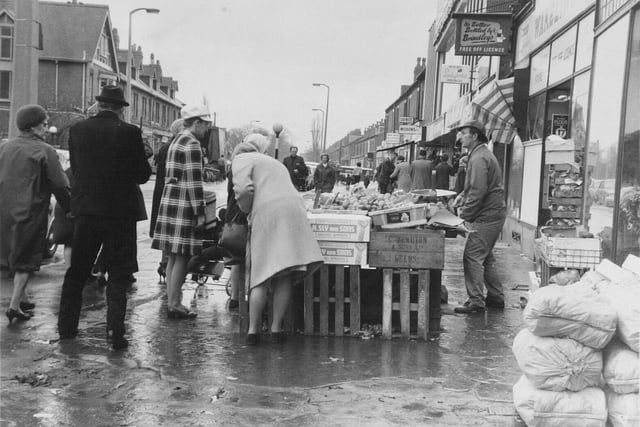 Busy Saturday scene on Austhorpe Road in November 1970.
