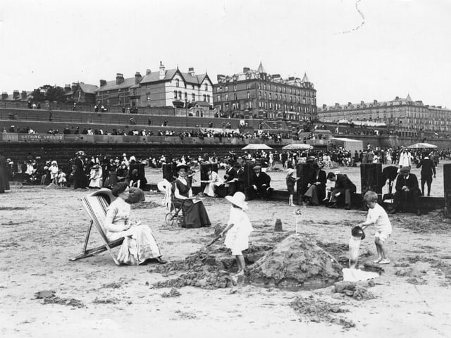 circa 1913: Building a sandcastle on the beach at Bridlington