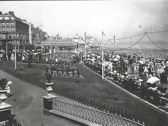 Church Parade, Bridlington, Yorkshire, circa 1913.