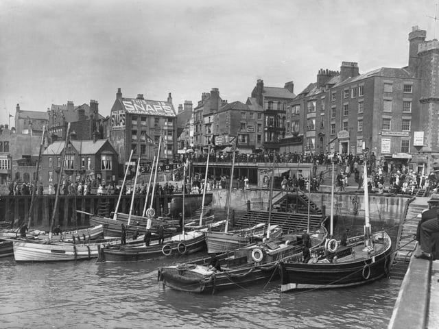 The harbour at Bridlington, Yorkshire, circa 1920.