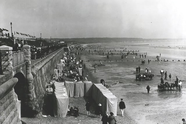 Tents on the beach at Prince's Parade, Bridlington, England, circa 1913.