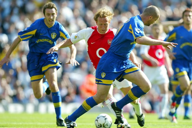 Dominic Matteo and Arsenal's Ray Parlour get in a tangle.